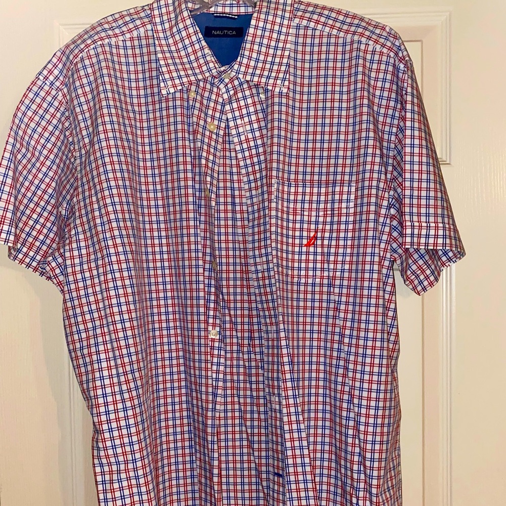Men’s short sleeved dress shirt.